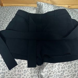 Wilfred shorts size 8